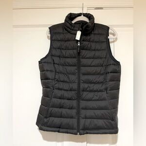 NWT Puffer vest SZ L  lightweight pack able